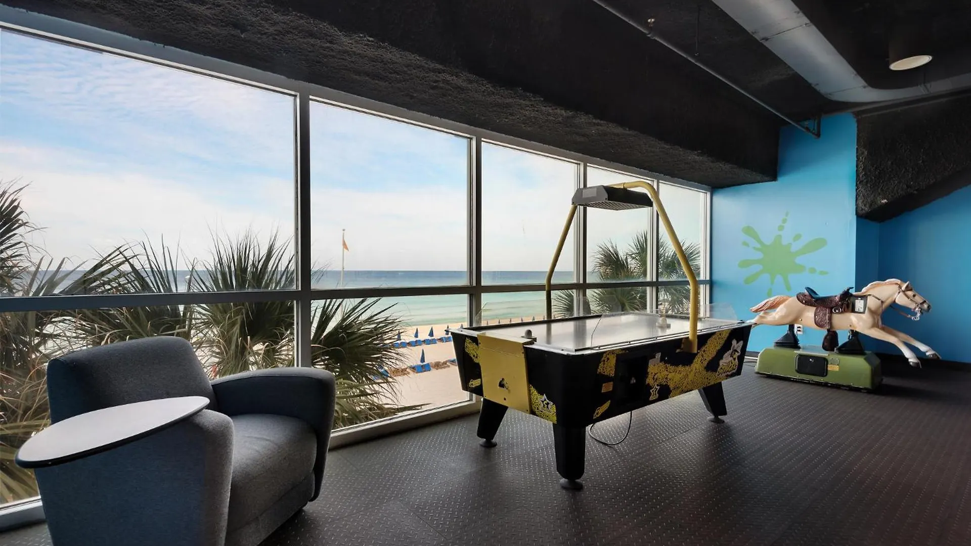 Gulf Front! 2 Bedroom 2 Ba! 11Th Floor Condo + Condo Amenities! Panama City Beach Holiday home